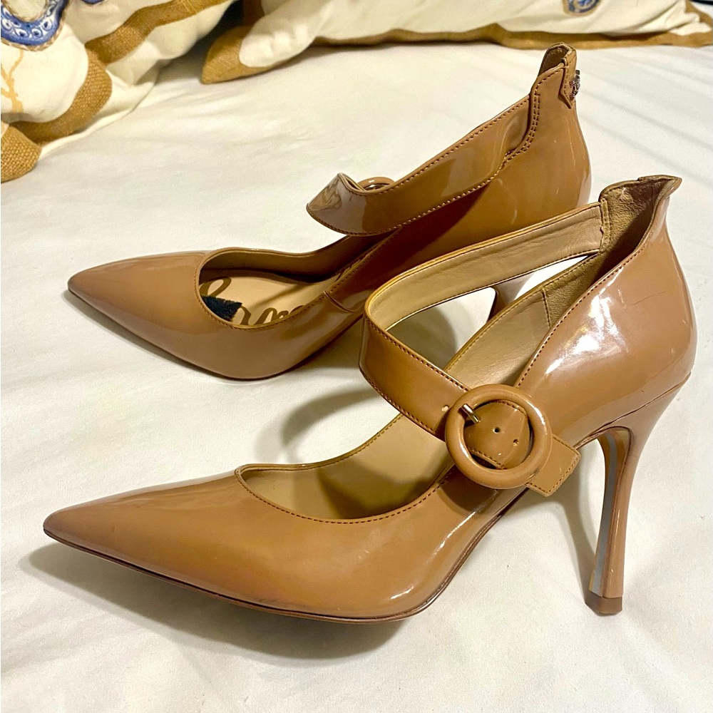 Beautiful classy heel in very neutral camel